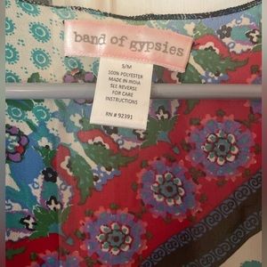 Band of Gypsies Colorful Floral Pattern Kimono, Shaw. Size small/medium.